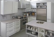 Küche in L-Form, Acryl Hochglanz Fronten weiß, Kücheninsel mit Spüle und Corian-Arbeitsplatten