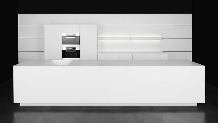 Eggersmann-Küche: Alle Oberflächen CORIAN® Glacier White, Wandsystem zur Aufnahme von Korpuselementen und Leuchten